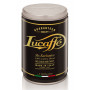 Pražená zrnková káva Lucaffé Mr. Exclusive 100% Arabica je špeciálna zmes odrôd Arabiky pochádzajúcich z Južnej Ameriky, Ázie a strednej Afriky. Je namiešaná tak, aby harmonicky vynikli len tie najlepšie vlastnosti jednotlivých káv. Vyznačuje sa vyváženou, sladkou chuťou, nízkou aciditou, stredným telom a optimálnou krémou. To všetko uzatvára príjemná, intenzívna aróma.