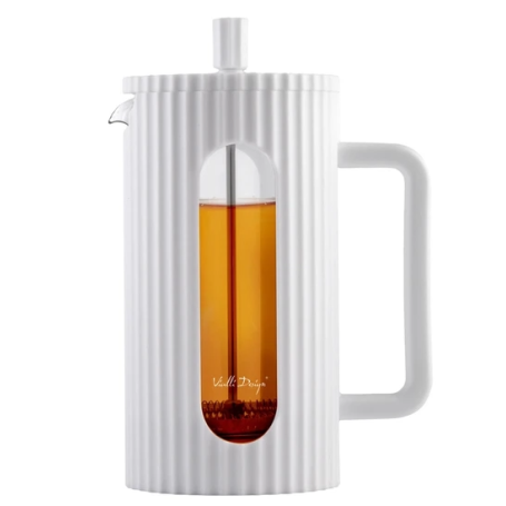 French Press Vialli Design LIVIO 1000 ml, plný uvareného čaju/kávy, pripravený na servírovanie.