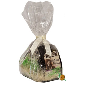 Kávy Colombia Excelso, Dominikánska republika a Costa Rica v darčekovom sete zabalené v celofáne, ozdobené zeleňou a stuhou.