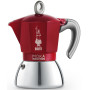 Bialetti Moka Induction 4 šálky v elegantnej červenej farbe spája tradičnú taliansku prípravu kávy s modernou technológiou. Vďaka dvojvrstvovému kotlíku z nerezovej ocele a hliníka je vhodná na indukčné, plynové, elektrické aj sklokeramické varné dosky. Pripraví približne 150 ml silnej moka kávy, teda 4 tradičné talianske espresso šálky.