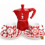 Bialetti Moka Express Candyland je farebný darčekový set, ktorý spája ikonickú moka kanvičku na 3 šálky s 2 šálkami a podšálkami. Hravý dizajn v červenej, modrej a zelenej farbe je inšpirovaný svetom sladkostí, radosťou z obdarovania a spoločných chvíľ. Originálny set Bialetti vynikne počas Vianoc, osláv aj ďalších výnimočných príležitostí počas celého roka.